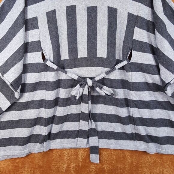 ROMEO & JULIET Womens Sweater Medium Gray Striped Pullover Tunic Belted Flutter - Picture 3 of 11